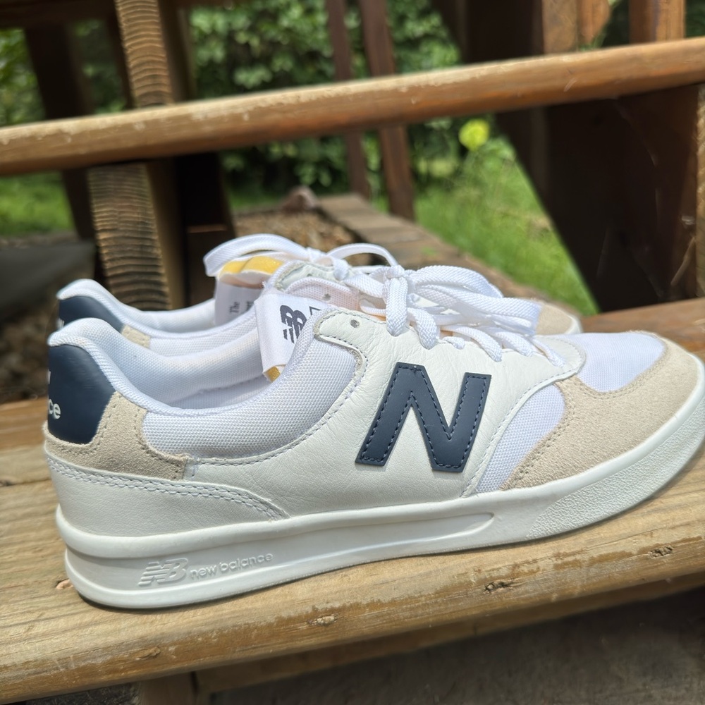 Mens NEW BALANCE CT300 V3
COURT SNEAKER White Blue
LEATHER Shoes GENUINE 7.5 Men
